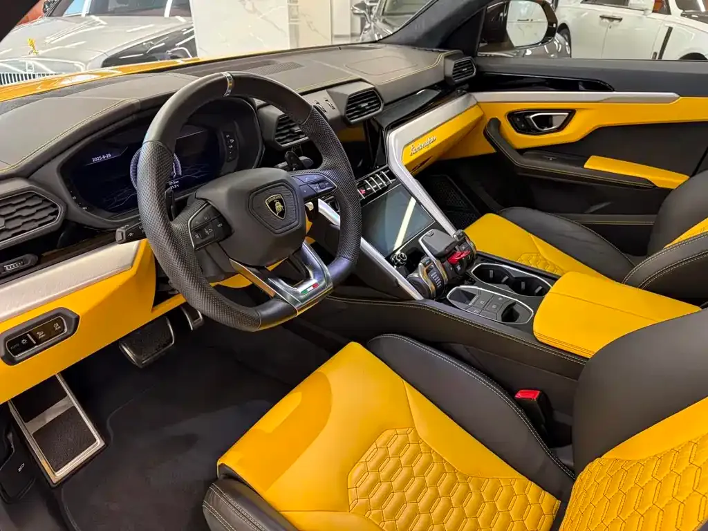 Lamborghini Urus — фото 3