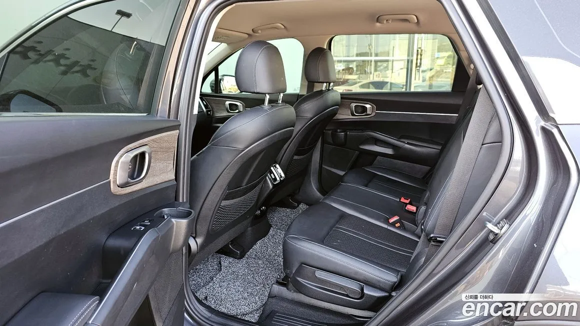 Kia Sorento — фото 10