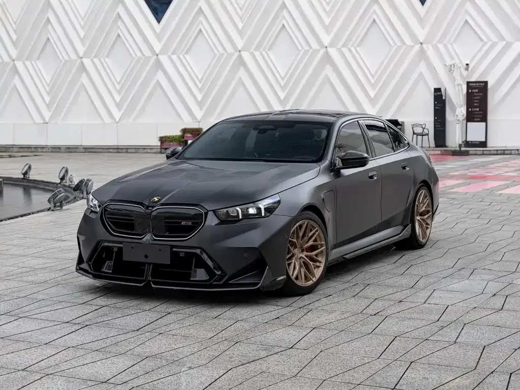 BMW M5 New Energy — фото 1
