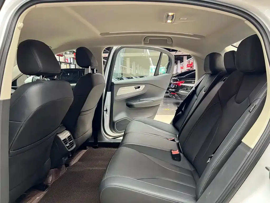 Hongqi E-QM5 — фото 3