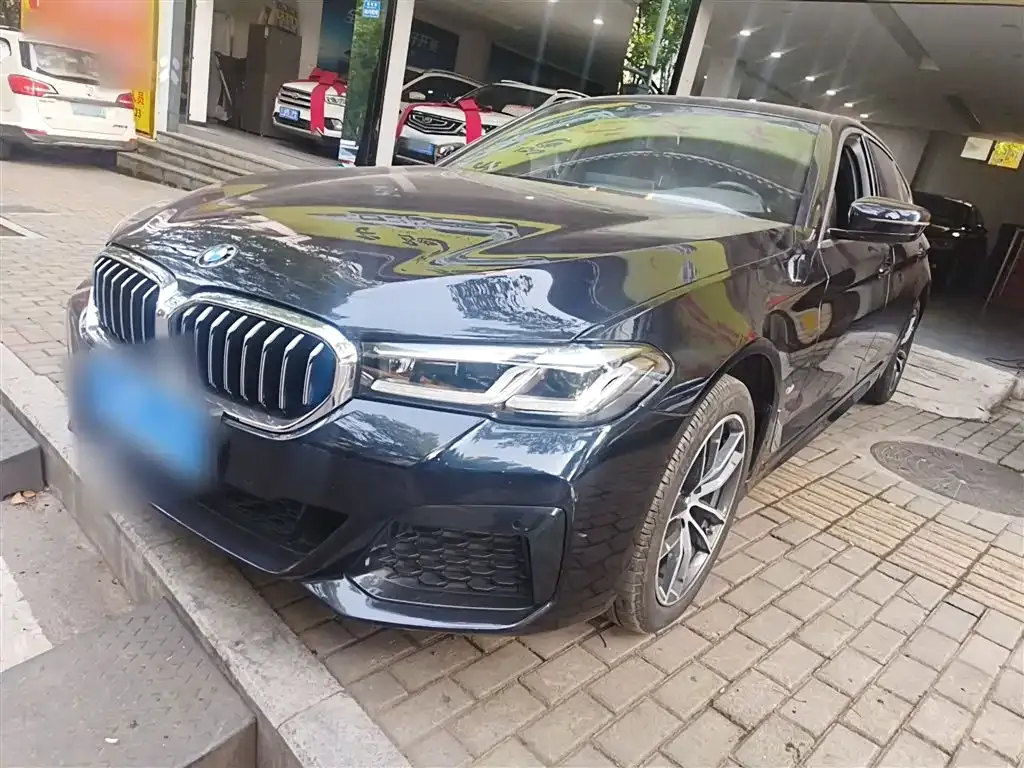 BMW 5 Series — фото 1