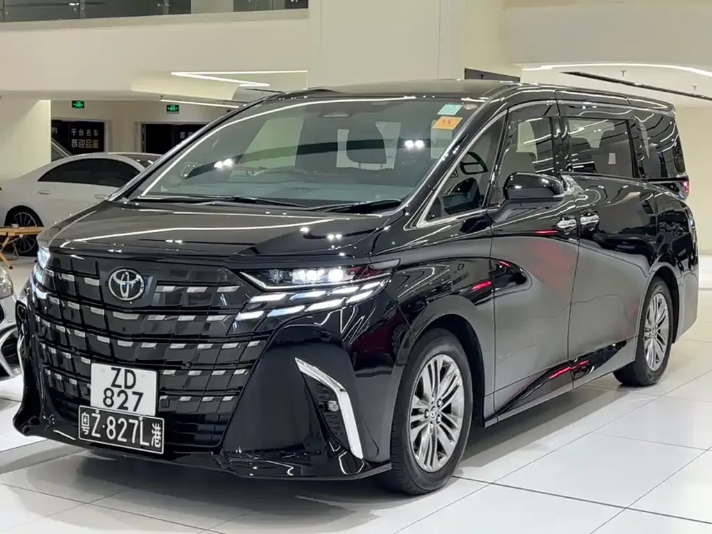 Toyota Alphard — фото 1