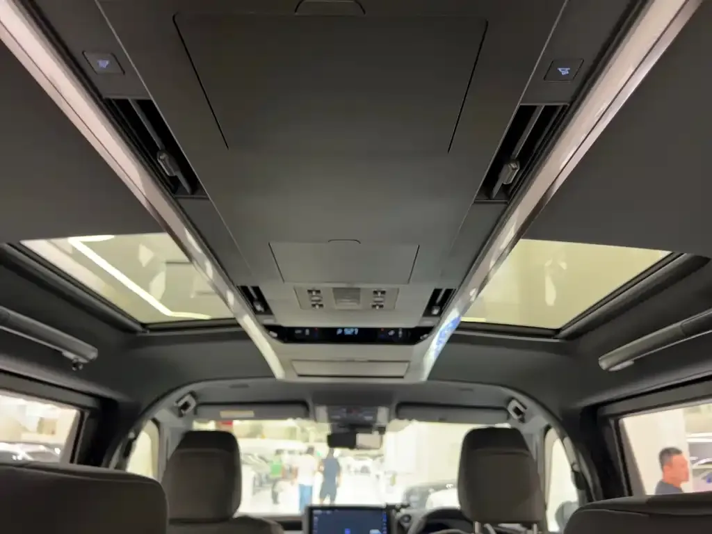 Toyota Alphard — фото 8