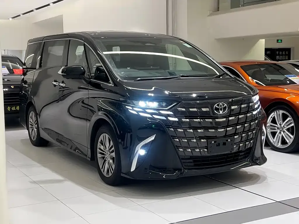 Toyota Alphard — фото 10