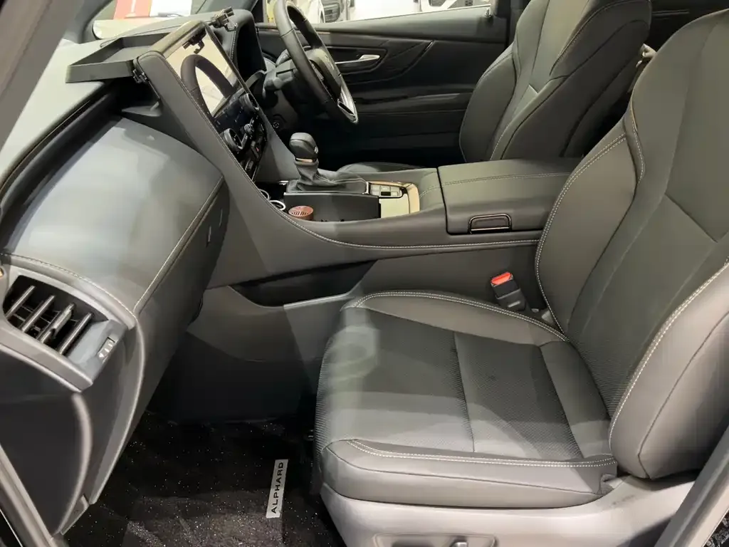 Toyota Alphard — фото 2