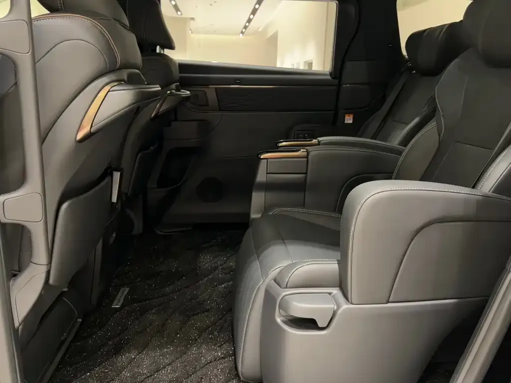 Toyota Alphard — фото 9