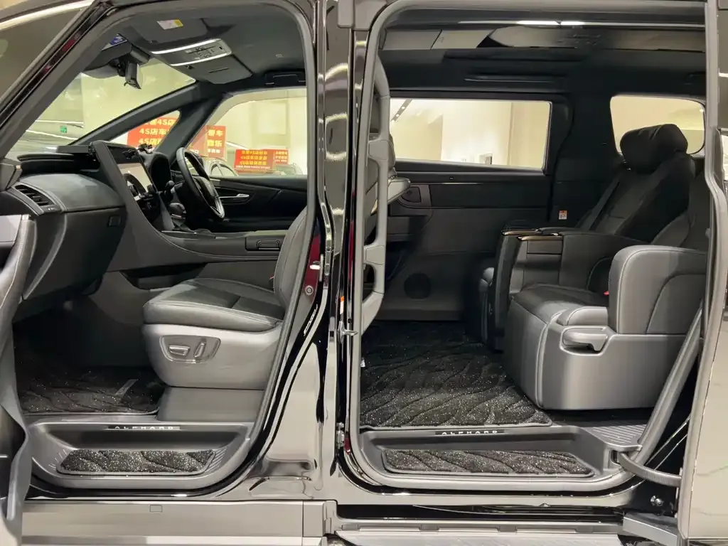 Toyota Alphard — фото 3