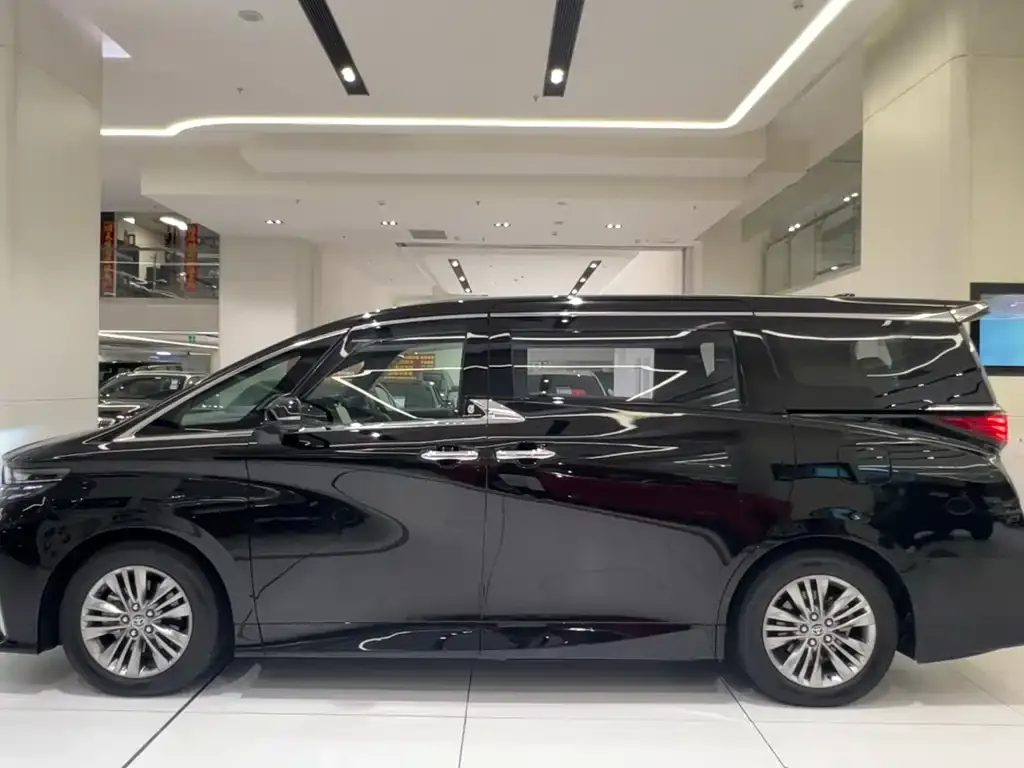 Toyota Alphard — фото 5