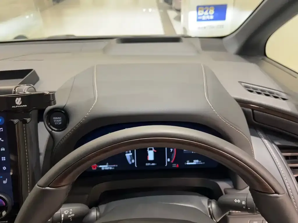 Toyota Alphard — фото 7