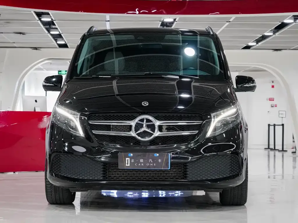 Mercedes-Benz V-Class — фото 1
