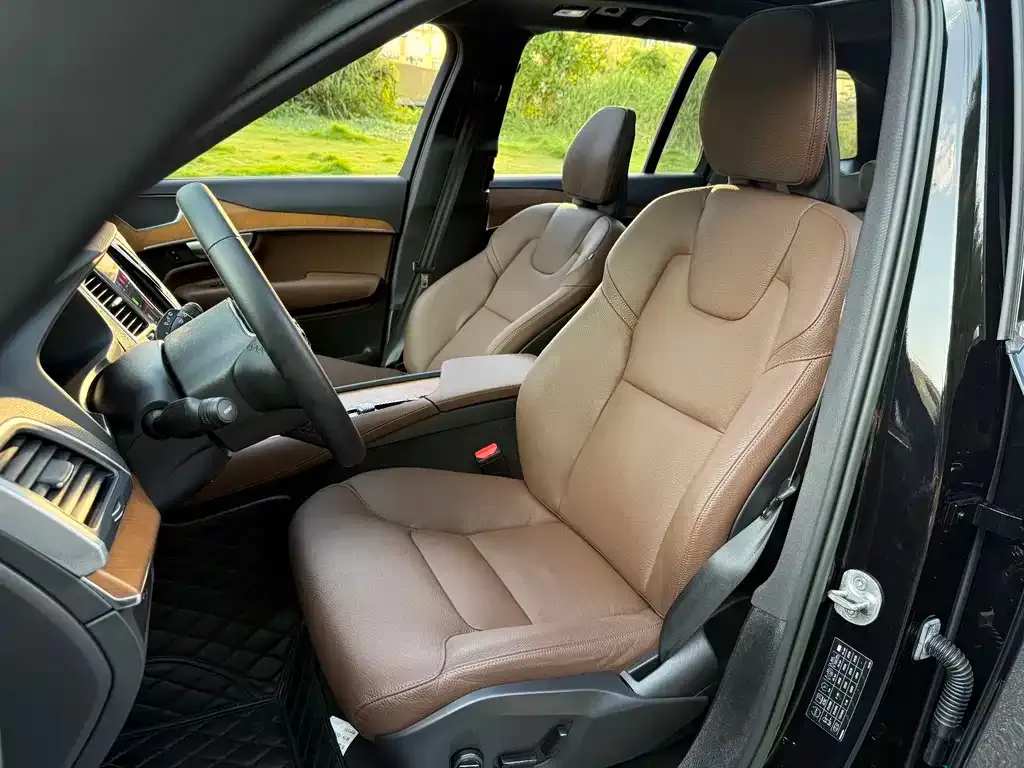 Volvo XC90 — фото 10