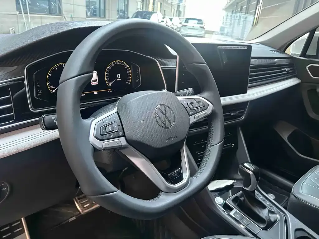 Volkswagen Tiguan L — фото 3