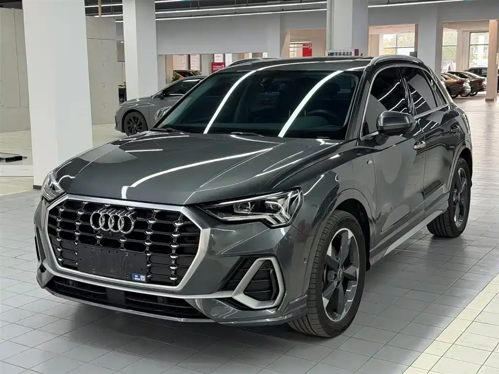 Audi Q3 — фото 1