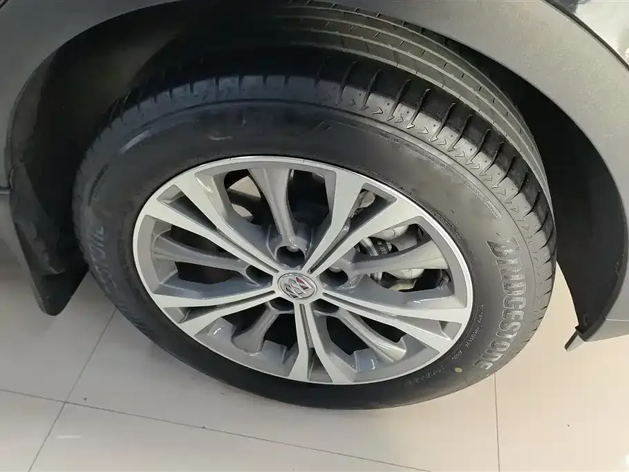 Buick Envision Plus — фото 10