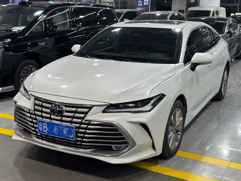 Toyota Avalon — фото 1