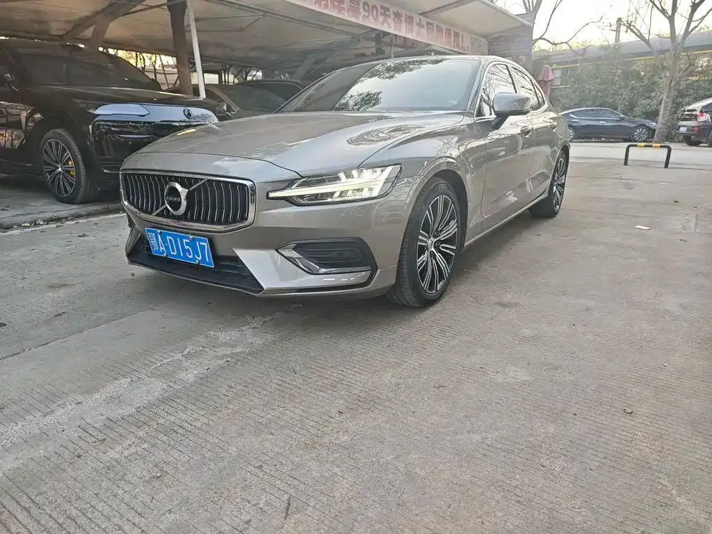 Volvo S60 — фото 2