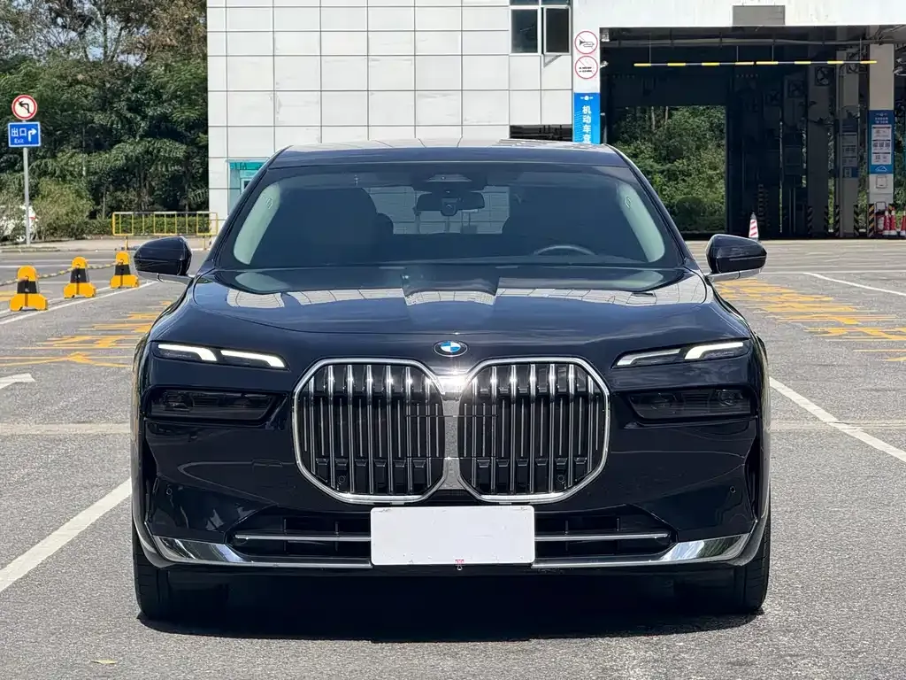 BMW 7 Series — фото 4