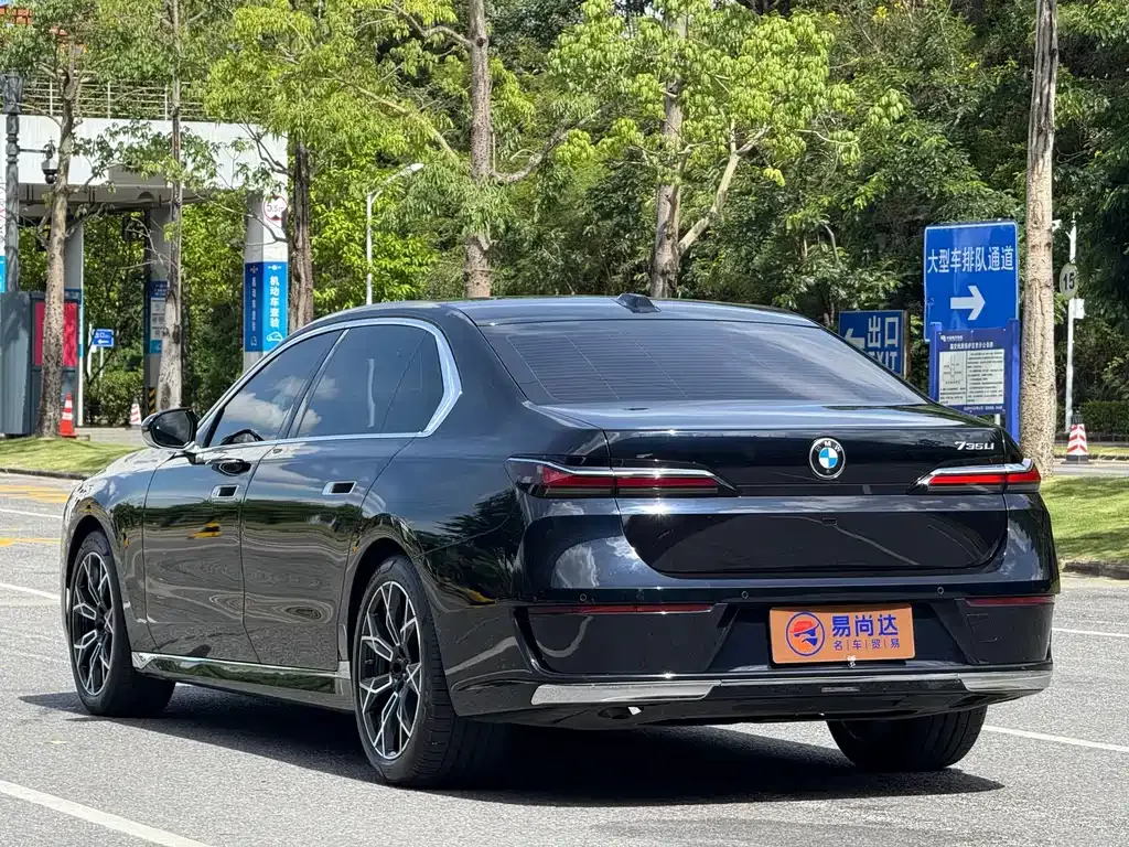 BMW 7 Series — фото 10