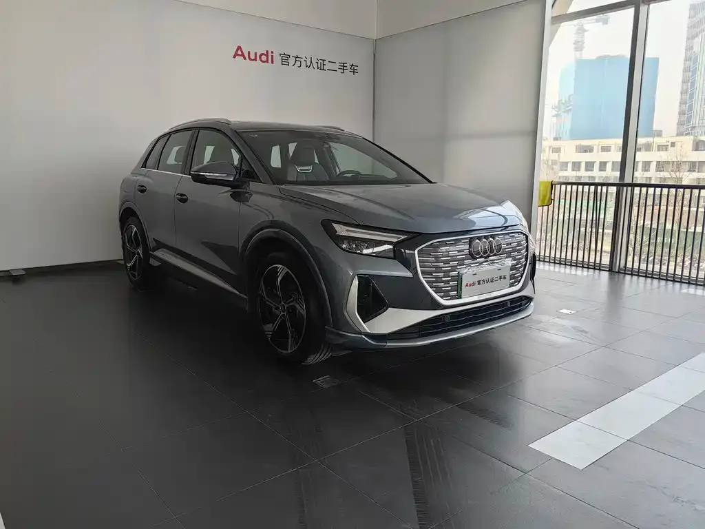 Audi Q4 e-tron — фото 1