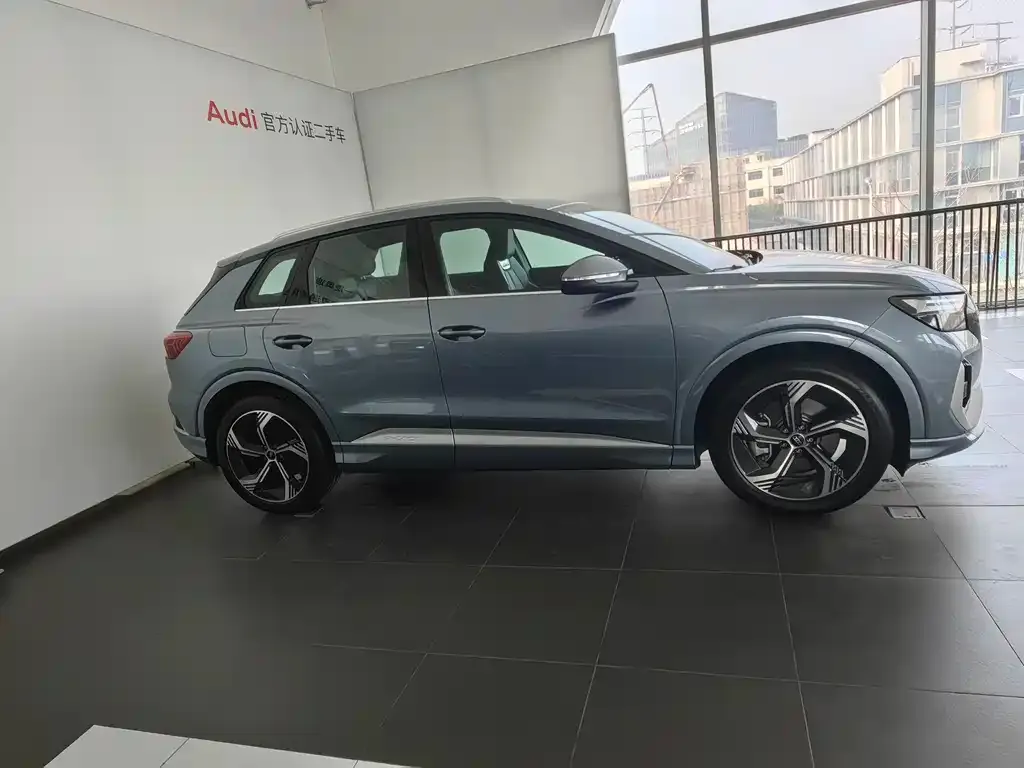 Audi Q4 e-tron — фото 2