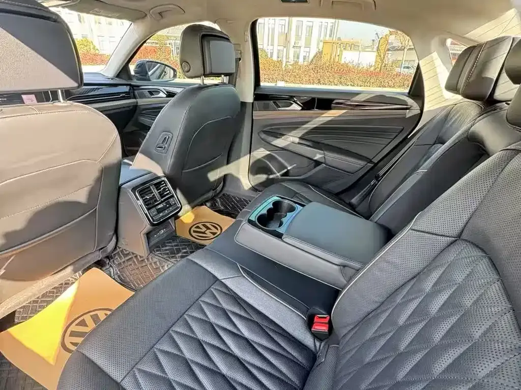 Volkswagen Passat — фото 7