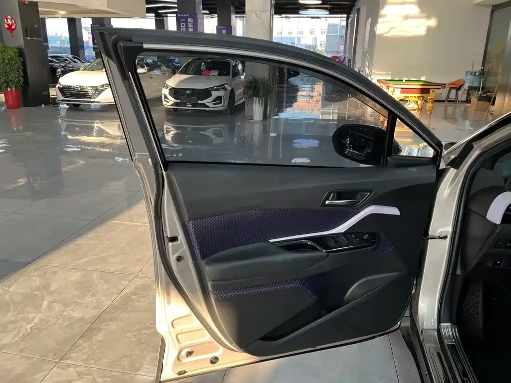 Toyota C-HR — фото 2