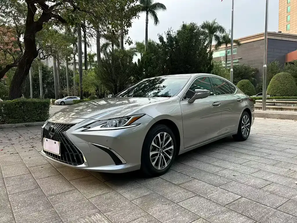 Lexus ES — фото 1