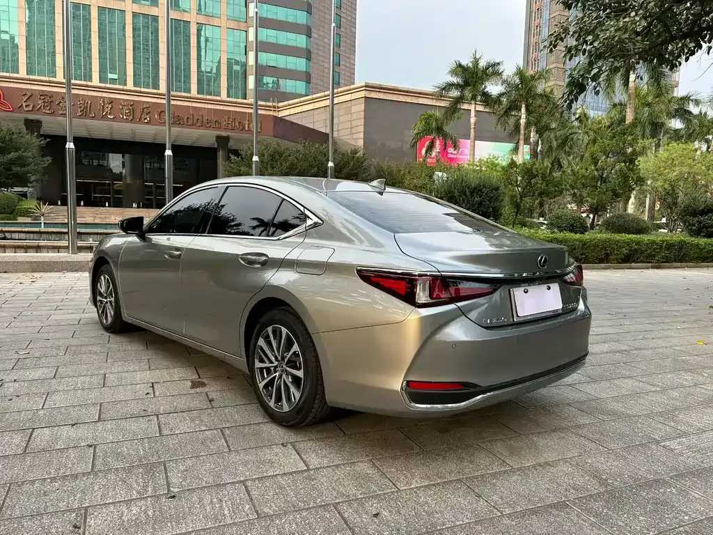 Lexus ES — фото 7