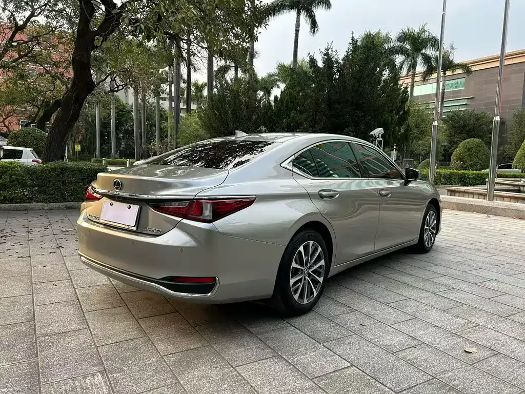 Lexus ES — фото 5