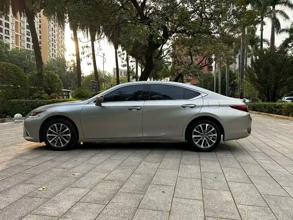 Lexus ES — фото 6
