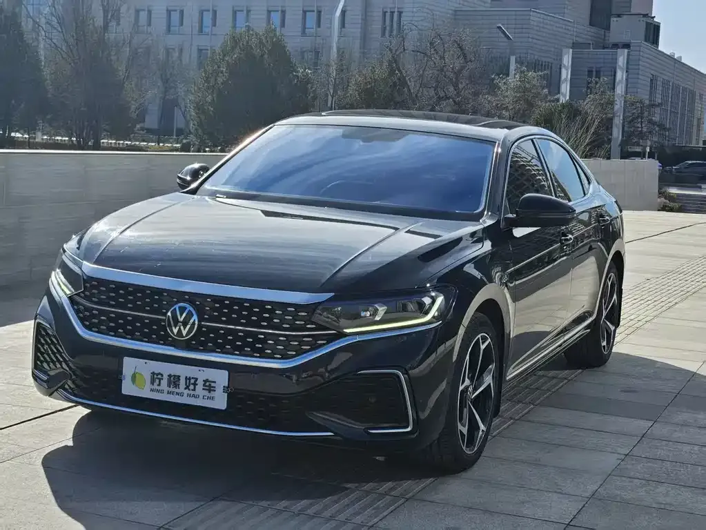 Volkswagen Passat — фото 1