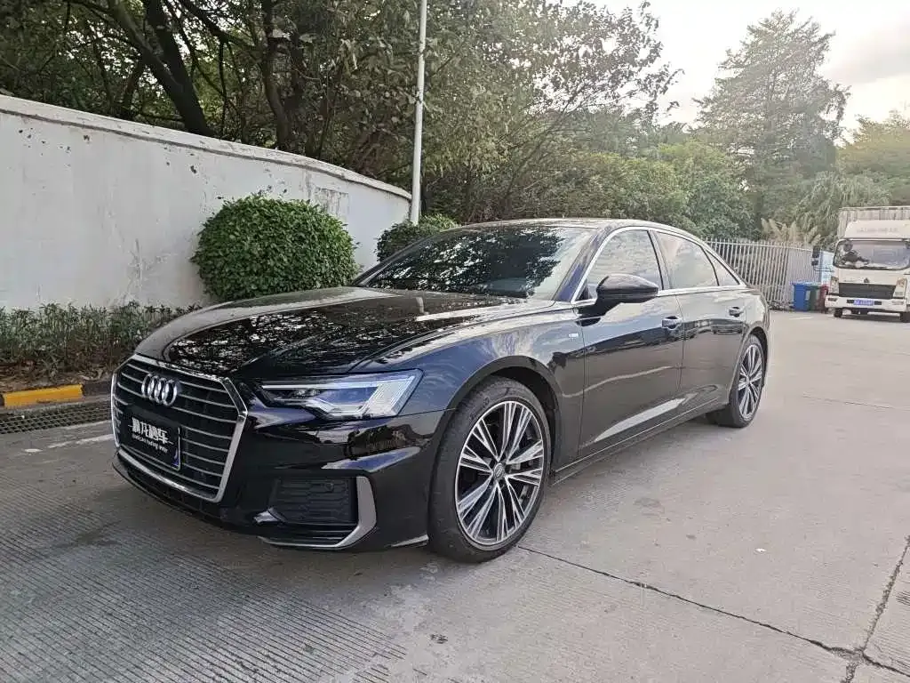 Audi A6L — фото 1