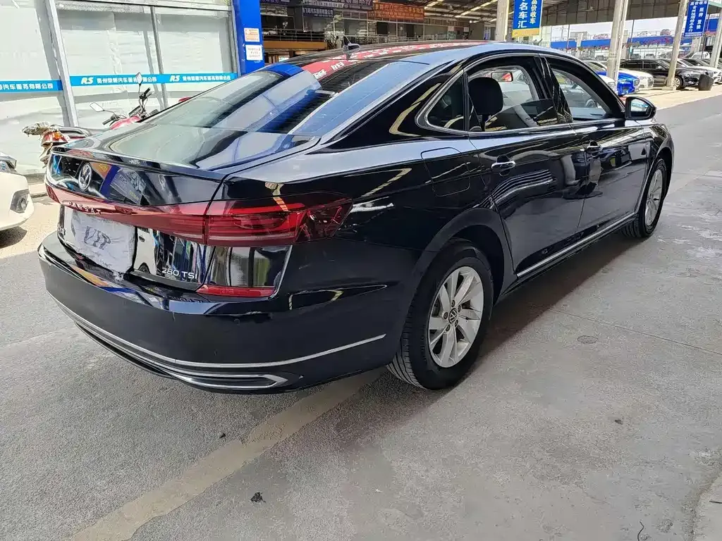 Volkswagen Passat — фото 7