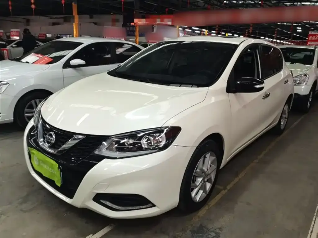Nissan Tiida — фото 2