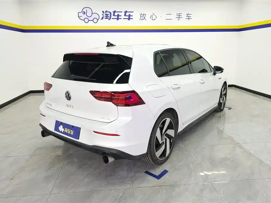 Volkswagen Golf GTI — фото 6