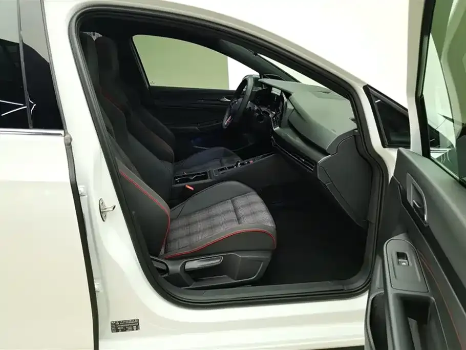 Volkswagen Golf GTI — фото 9