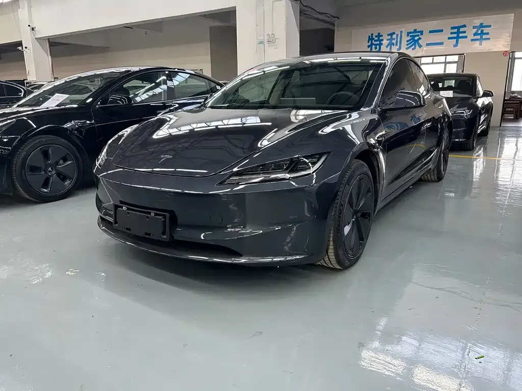 Tesla Model 3 — фото 1