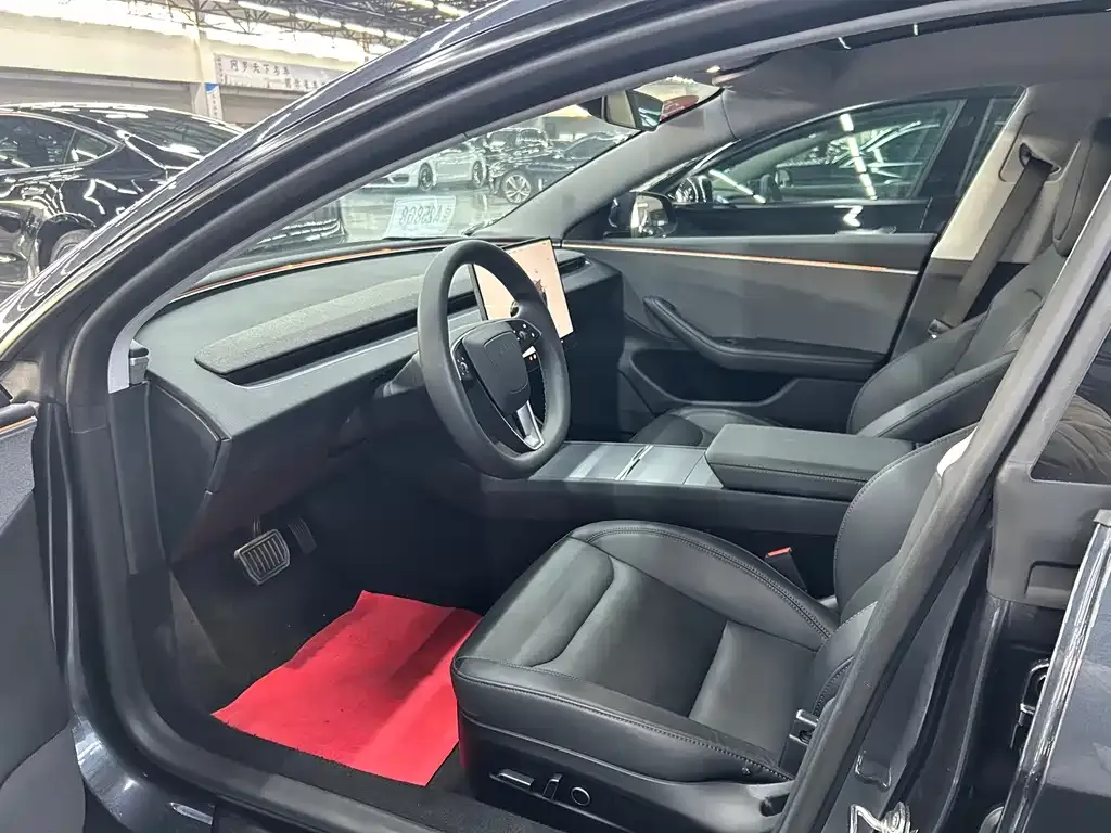 Tesla Model 3 — фото 9