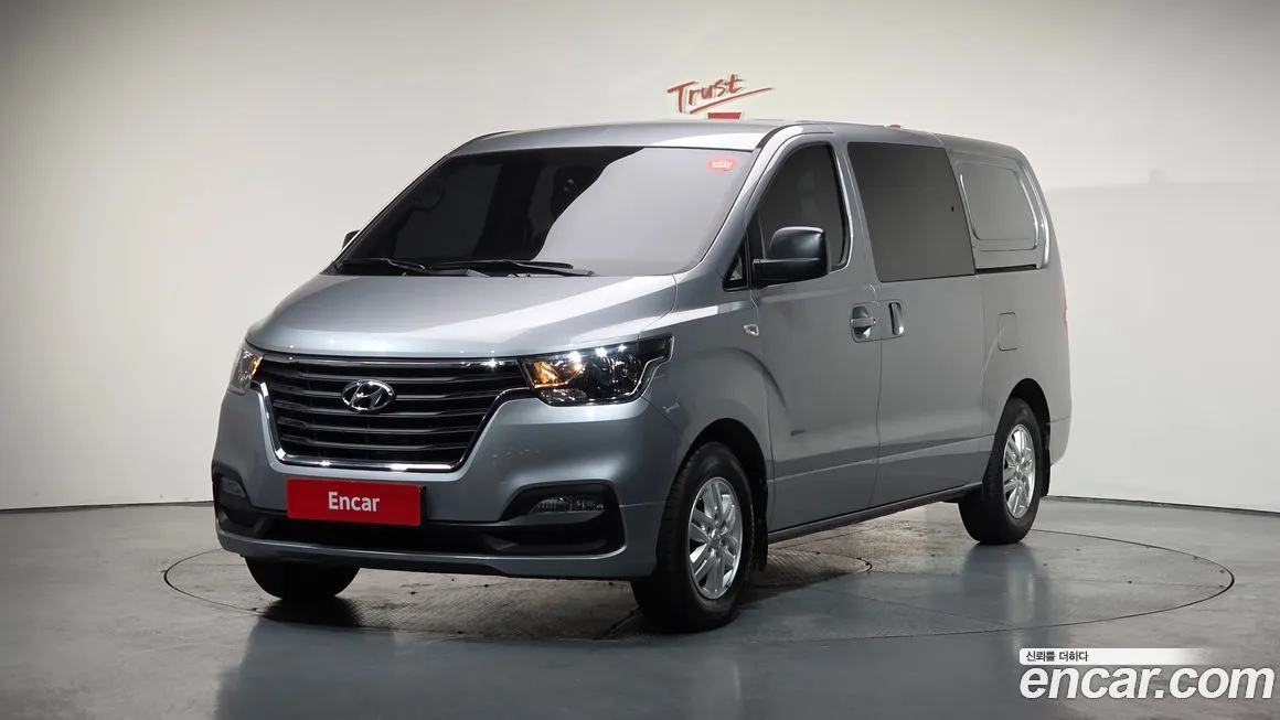 Hyundai Starex — фото 1