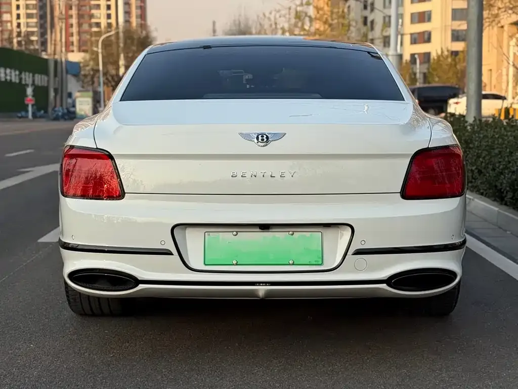 Bentley Flying Spur PHEV — фото 2