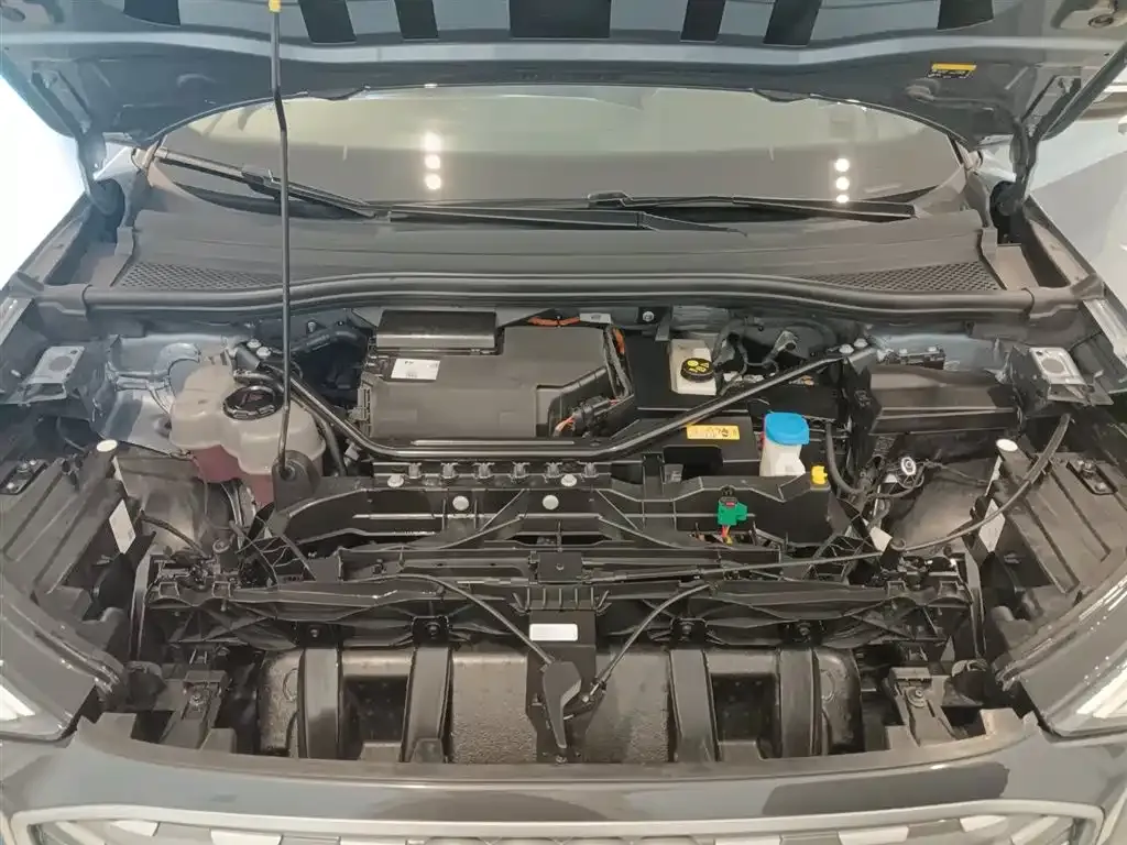 Audi Q4 e-tron — фото 8