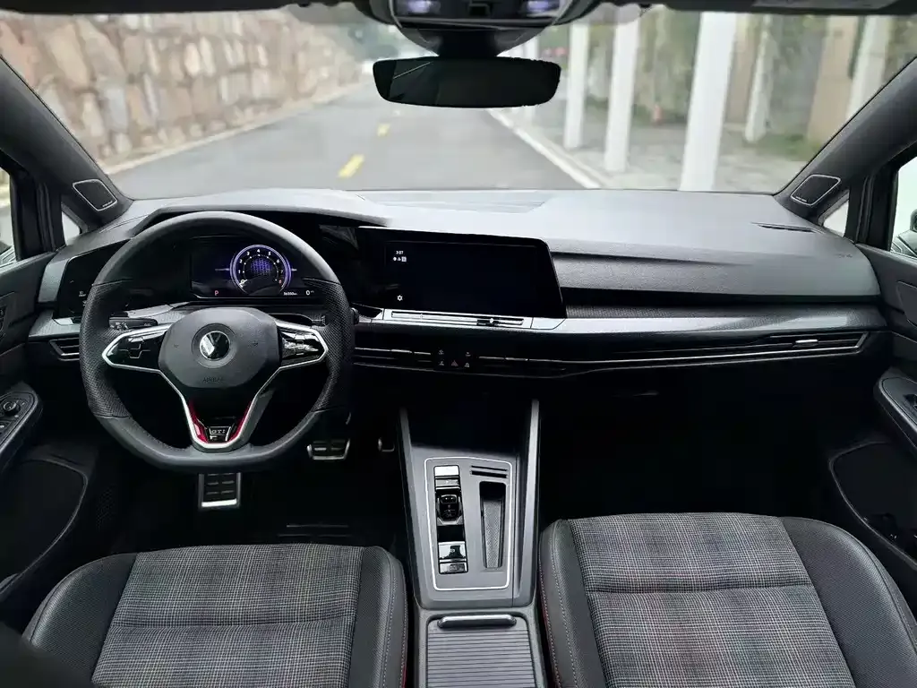 Volkswagen Golf GTI — фото 8