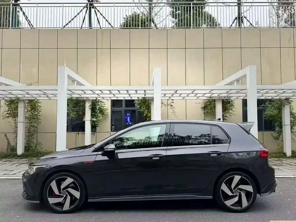 Volkswagen Golf GTI — фото 6