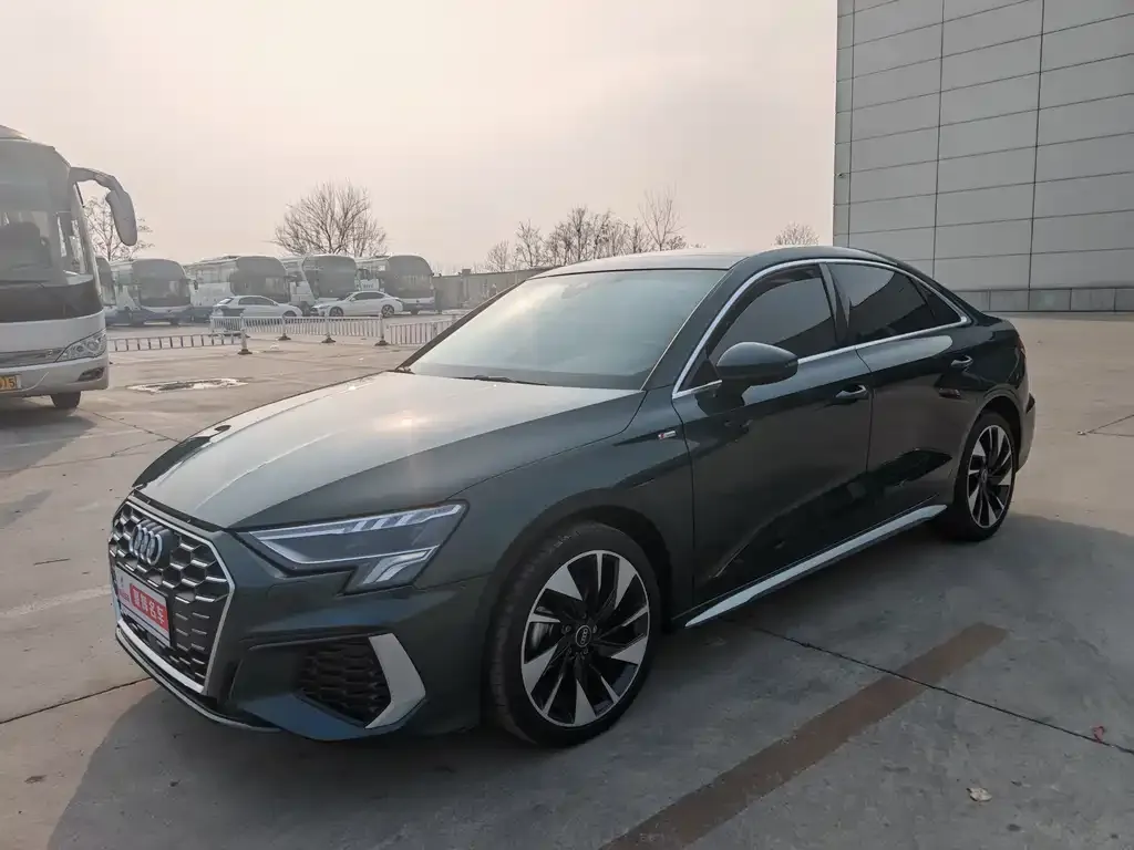 Audi A3 — фото 1