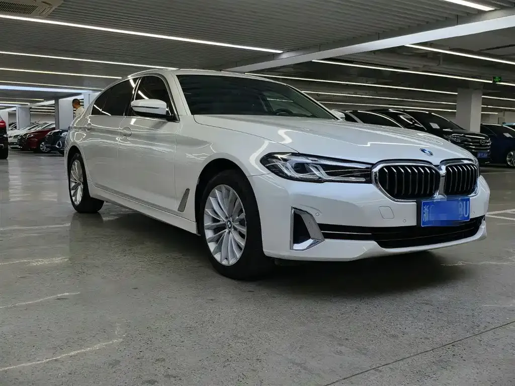 BMW 5 Series — фото 10