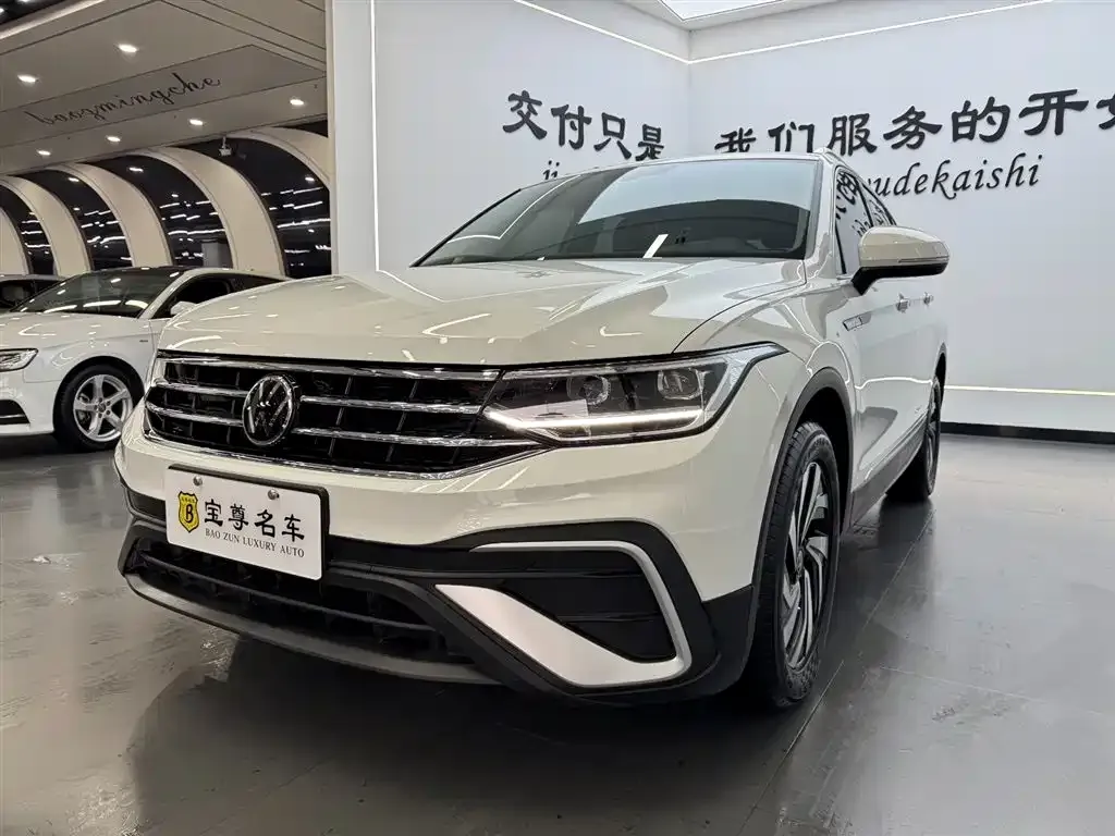 Volkswagen Tiguan L — фото 4