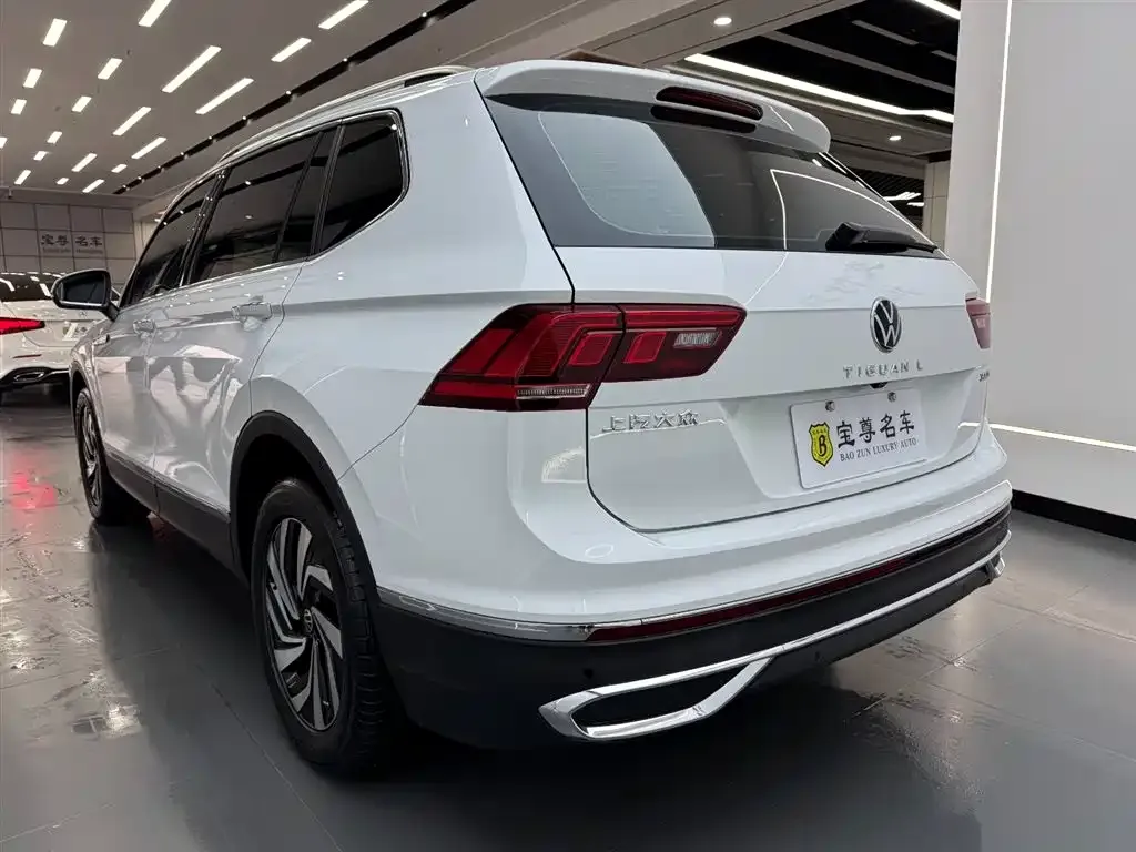 Volkswagen Tiguan L — фото 7