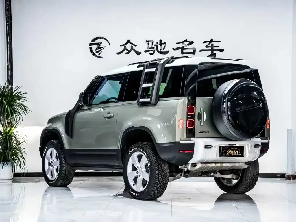 Land Rover Defender — фото 6