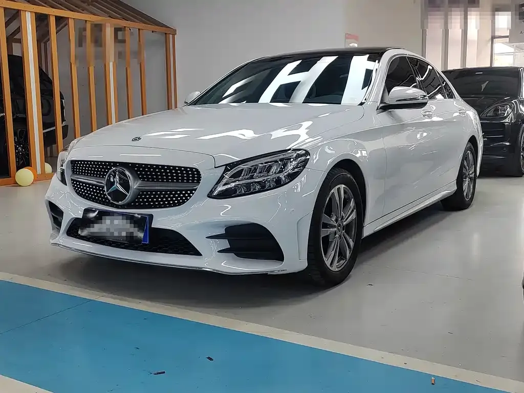 Mercedes-Benz C-Class — фото 1