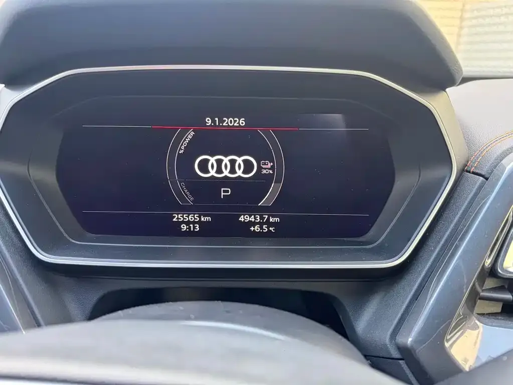 Audi Q4 e-tron — фото 2